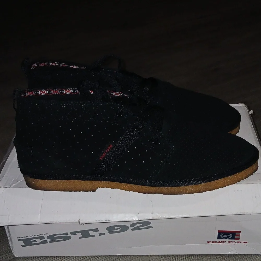 Phat Farm Pipeline Perforated Black suede leather chukka boots Sz 10.5 EUC
